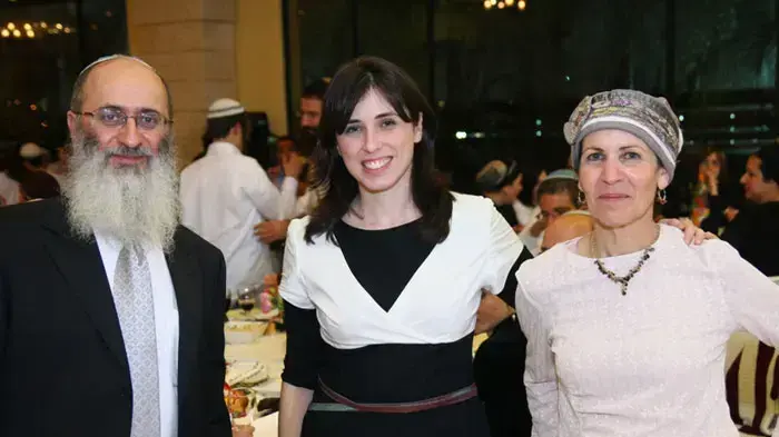 ציפי חוטובלי בחתונה של בנים של בכירים בחטיבת "מנהיגות יהודית" של משה פייגלין בליכוד, ינואר 2011