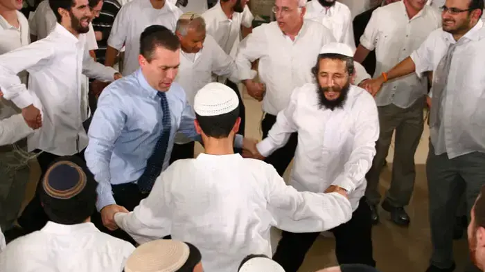 גלעד ארדן בחתונה של בנים של בכירים בחטיבת "מנהיגות יהודית" של משה פייגלין בליכוד, ינואר 2011