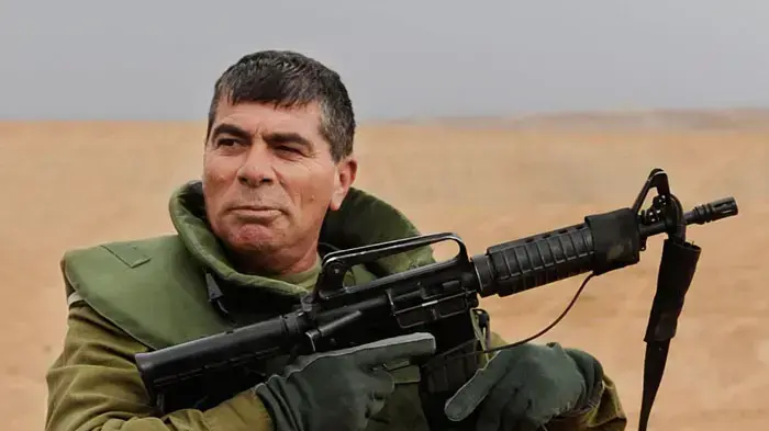 הרמטכ"ל גבי אשכנזי בפרידה מזרוע היבשה, פברואר 2011 הרמטכ"ל גבי אשכנזי בפרידה מזרוע היבשה, פברואר 2011
