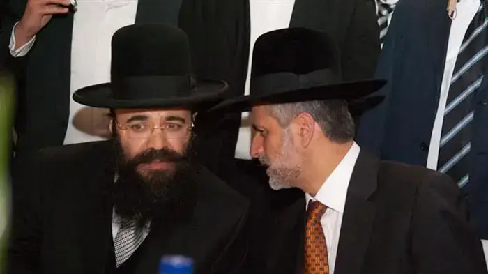 הרב הרנטגן בחגיגית בר המצווה של בנו של אלי ישי, ינואר 2011