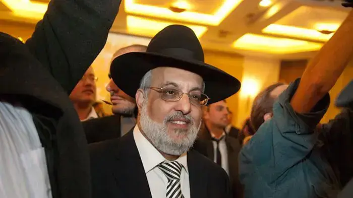 משולם נהרי בחגיגית בר המצווה של בנו של אלי ישי, ינואר 2011