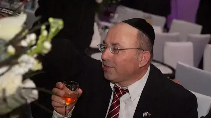 אברהם מיכאלי בחגיגית בר המצווה של בנו של אלי ישי, ינואר 2011