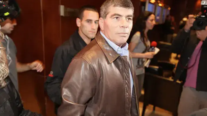 גבי אשכנזי במסיבתו של מנחם הורוביץ שחגג את מעברו לתל אביב מקריית שמונה, פברואר 2011