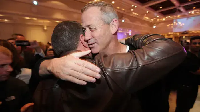 בני גנץ נפגש עם גבי אשכנזי