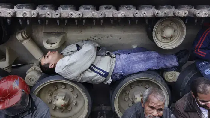 עיר אוהלים בכיכר א-תחריר בקהיר עיר אוהלים בכיכר א-תחריר בקהיר