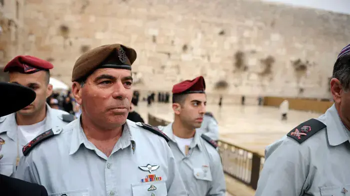 הרמטכ"ל גבי אשכנזי, בביקור פרידה מאגף כוח אדם, פברואר 2011 הרמטכ"ל גבי אשכנזי, בביקור פרידה מאגף כוח אדם, פברואר 2011