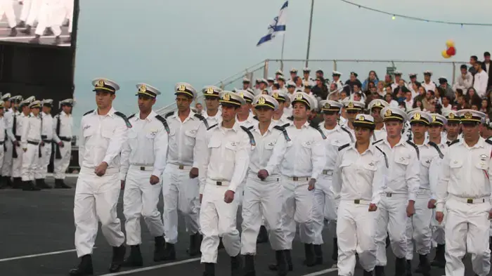 גבי אשכנזי בטקס סיום קורס חובלים, פברואר 2011