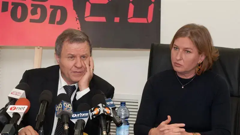 מאיר שטרית וציפי לבני במסיבת עיתונאים של מפלגת קדימה לציון שנתיים לבחירות, פברואר 2011