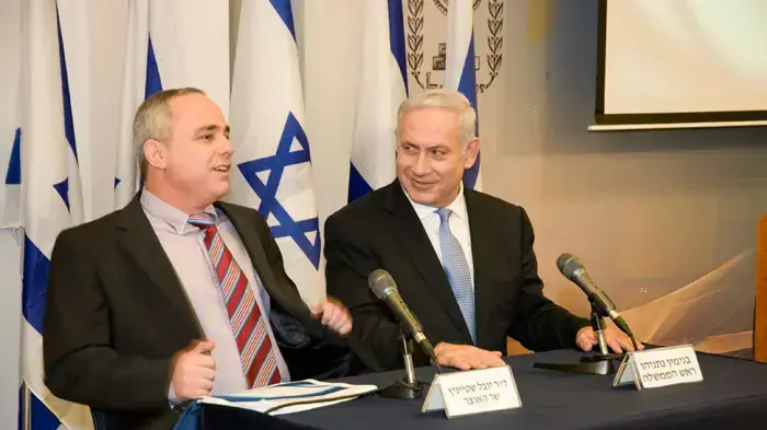 ראש הממשלה בנימין נתניהו ושר האוצר יובל שטייניץ במסיבת עיתונאים על הטבות לאזרחי המדינה בעקבות ההתיקרויות, פברואר 2011 ראש הממשלה בנימין נתניהו ושר האוצר יובל שטייניץ במסיבת עיתונאים על הטבות לאזרחי המדינה בעקבות ההתיקרויות, פברואר 2011