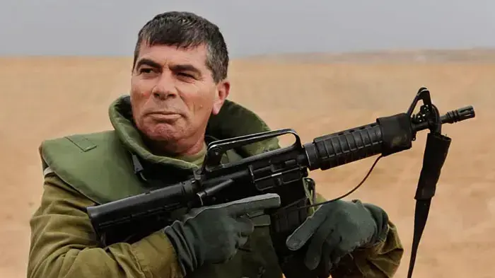 הרמטכ"ל גבי אשכנזי בפרידה מזרוע היבשה, פברואר 2011 הרמטכ"ל גבי אשכנזי בפרידה מזרוע היבשה, פברואר 2011