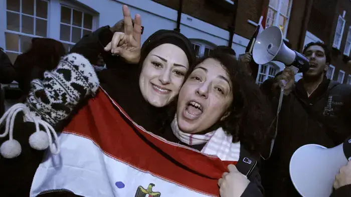 מפגינים במצרים חוגגים את התפטרות מובארק 