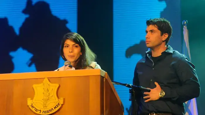 גלי ואיתי אשכנזי, בניו של הרמטכ"ל, נואמים לכבודו באירוע.