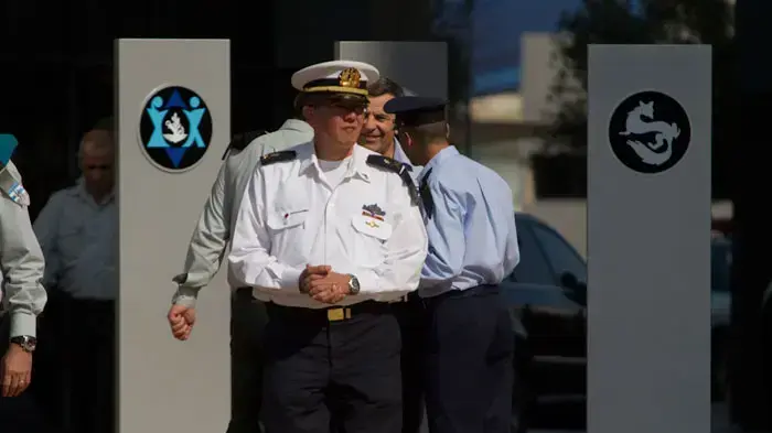 מפקד חיל הים האלוף אליעזר צ'ייני מרום בטקס כניסתו לתפקיד של הרמטכ"ל בני גנץ, פברואר 2011