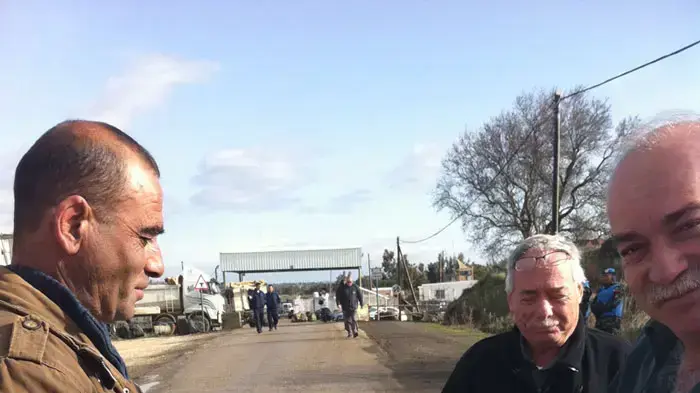 העברת תפוחים מישראל לסוריה במעבר קוניטרה בגולן, פברואר 2011 העברת תפוחים מישראל לסוריה במעבר קוניטרה בגולן, פברואר 2011