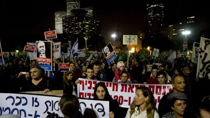 הפגנה נגד העלאת מחירי הדלק ברחבת מוזיאון תל אביב, פברואר 2011