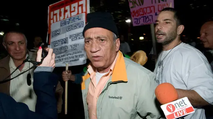 הפגנה נגד העלאת מחירי הדלק ברחבת מוזיאון תל אביב, פברואר 2011