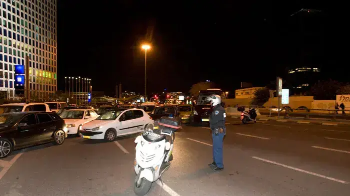 מחאה נגד מחירי הדלק וחסימת הכביש סמוך למגדלי עזריאלי, פברואר 2011