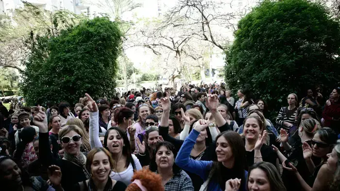 גננות בגני ויצ"ו שובתות מול הנהלת ויצ"ו בתל אביב, פברואר 2011 גננות בגני ויצ"ו שובתות מול הנהלת ויצ"ו בתל אביב, פברואר 2011