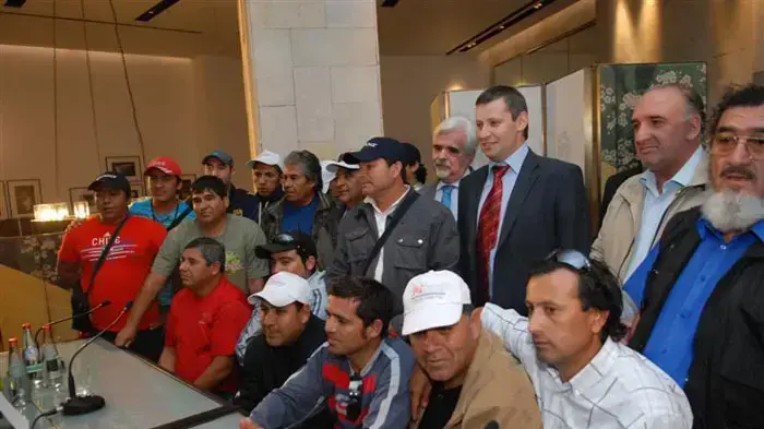 מסיבת עיתונאים של הכורים הצ'יליאנים במהלך ביקורם בארץ, פברואר 2011