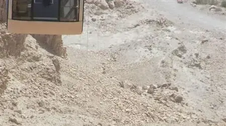 אדם שהתמוטט במצדה חולץ בעזרת הרכבל, פברואר 2011 אדם שהתמוטט במצדה חולץ בעזרת הרכבל, פברואר 2011