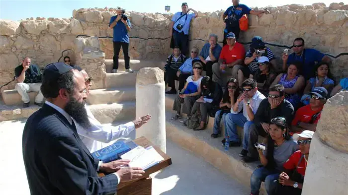 הכורים מצ'ילה מבקרים במצדה, פברואר 2011