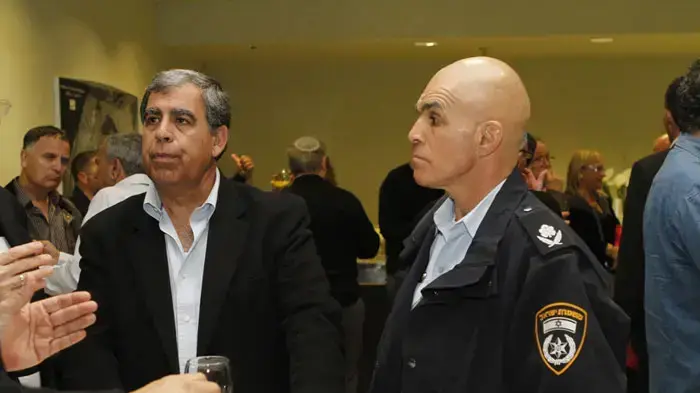 מיקי לוי ואילן פרנקו במהלך ערב "חיים שכאלה" לכבוד יעקב טרנר, פברואר 2011