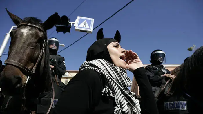 הפגנת תושבי יפו ופעילי שמאל, במהלך צעדת פעילי ימין בשכונת עג'מי ביפו, מרץ 2011