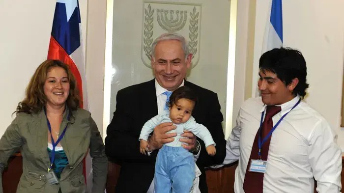 ראש הממשלה בנימין נתניהו בפגישה עם הכורים הצ'יליאנים במהלך ביקורם בארץ, מרץ 2011