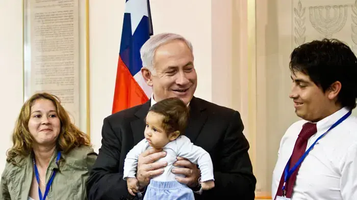 ראש הממשלה בנימין נתניהו בפגישה עם הכורים הצ'יליאנים במהלך ביקורם בארץ, מרץ 2011 ראש הממשלה בנימין נתניהו בפגישה עם הכורים הצ'יליאנים במהלך ביקורם בארץ, מרץ 2011