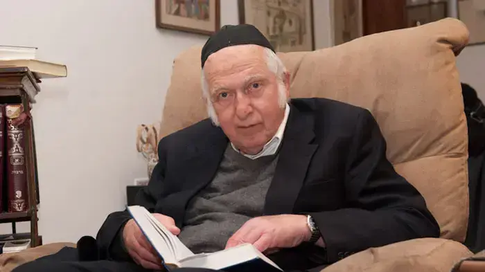 הרב אהרון ליכטנשטיין, ראש ישיבת הר עציון באלון שבות, מרץ 2011 הרב אהרון ליכטנשטיין, ראש ישיבת הר עציון באלון שבות, מרץ 2011