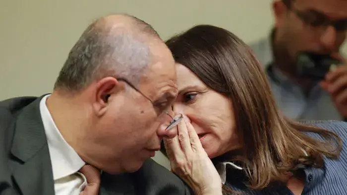 ח"כ ראלב מג'אדלה ושלי יחימוביץ' במהלך ישיבת סיעת העבודה, מרץ 2011 ח"כ ראלב מג'אדלה ושלי יחימוביץ' במהלך ישיבת סיעת העבודה, מרץ 2011