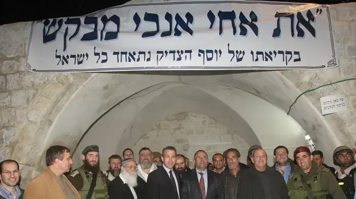 גלעד ארדן, יוסי פלד, ואיוב קרא בביקור בקבר יוסף, מרץ 2011