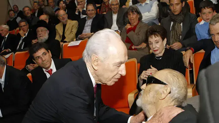סמי עופר ונשיא המדינה, שמעון פרס בערב פתיחה של בניין הלב, בית חולים חירום באיכילוב, מרץ 2011