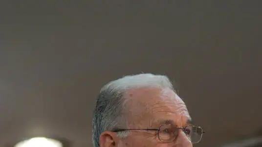 נשיא המרכז הבינתחומי הרצליה, השר וחבר-הכנסת לשעבר, פרופסור אמנון רובינשטיין במהלך יום עיון בנושא: "בגין והפרלמנטריזם הישראלי" במלאת 19 שנים לפטירתו של ראש הממשלה מנחם בגין ז"ל, מרץ 2011