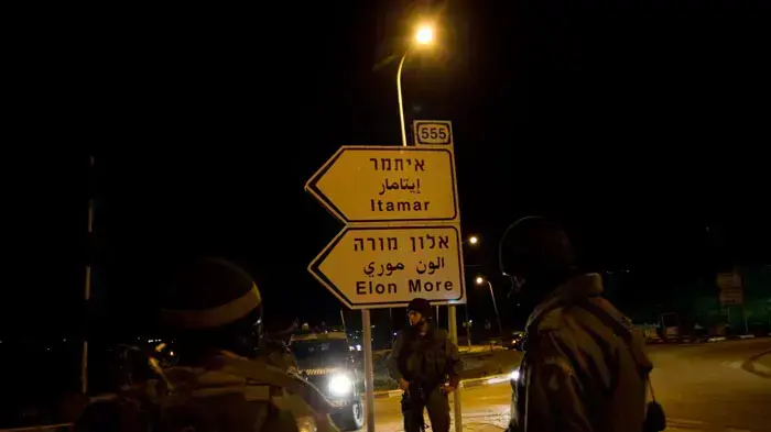 מחסום דרכים וחיפוש אחרי המחבל שדקר למוות חמישה בני משפחה בפיגוע דקירה באיתמר, מרץ 2011