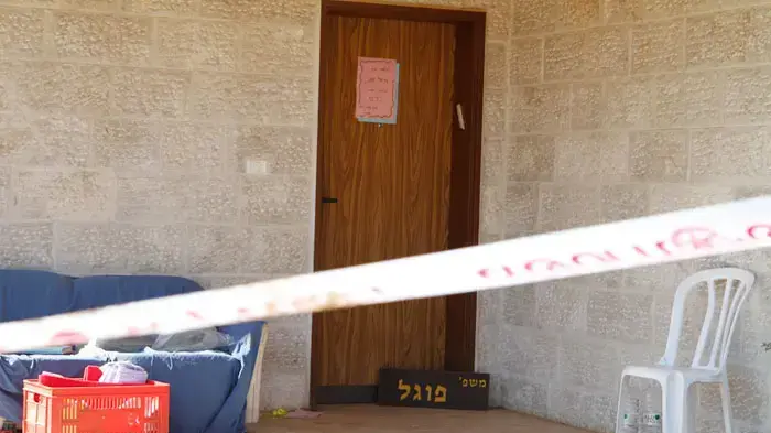 הבית של משפחת פוגל שנרצחה בפיגוע דקירה במהלך סוף השבוע, איתמר, מרץ 2011