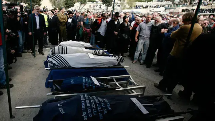 לווית משפחת פוגל שנרצחה בפיגוע דקירה בביתה שבאיתמר, מרץ 2011 לווית משפחת פוגל שנרצחה בפיגוע דקירה בביתה שבאיתמר, מרץ 2011