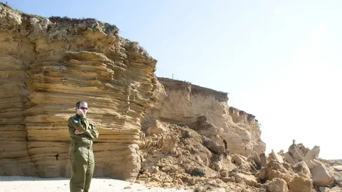 קריסת צוק בבית העלמין העתיק בפלמחים, מרץ 2011 קריסת צוק בבית העלמין העתיק בפלמחים, מרץ 2011