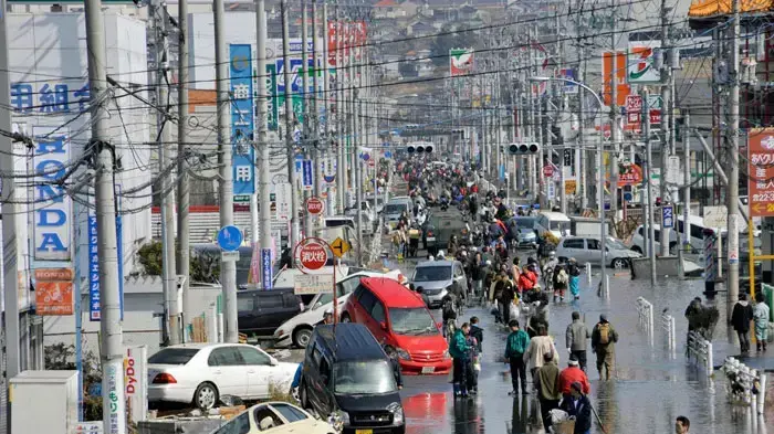 רחוב מוצף באישימאקי, צפון יפן, לאחר רעידת האדמה והצונאמי, 13 במרץ 2011 רחוב מוצף באישימאקי, צפון יפן, לאחר רעידת האדמה והצונאמי, 13 במרץ 2011