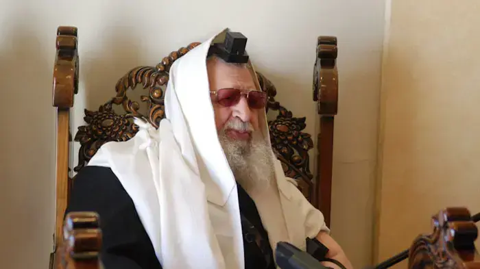 הרב עובדיה יוסף במהלך תפילה מיוחדת למען גלעד שליט, מרץ 2011