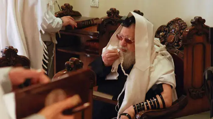 הרב עובדיה יוסף במהלך תפילה מיוחדת למען גלעד שליט, מרץ 2011 הרב עובדיה יוסף במהלך תפילה מיוחדת למען גלעד שליט, מרץ 2011