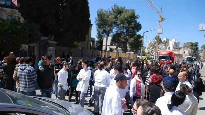 עשרות סטודנטים עצרו את התנועה למשך 5 דקות ברוחב הנביאים בירושלים, מרץ 2011
