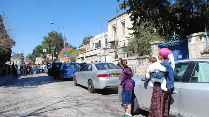 עשרות סטודנטים עצרו את התנועה למשך 5 דקות ברוחב הנביאים בירושלים, מרץ 2011