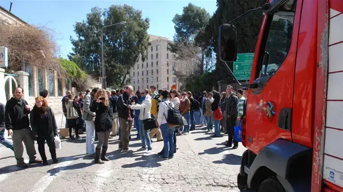 עשרות סטודנטים עצרו את התנועה למשך 5 דקות ברוחב הנביאים בירושלים, מרץ 2011