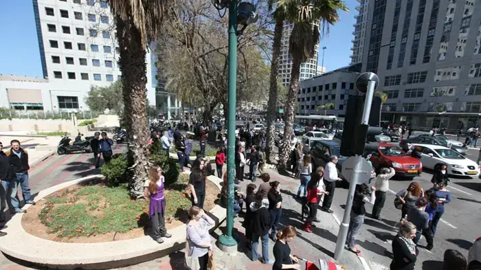 הפגנת 5 דקות למען גלעד שליט באזור רמת גן, מרץ 2011