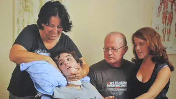תנועת הצופים יחד עם אור ירוק נרתמים למאבקה של יעל גרינשפן בהחמרת הענישה לנהגים דורסים, בעקבות דריסת אחותה שחר גרינשפן, מרץ 2011 תנועת הצופים יחד עם אור ירוק נרתמים למאבקה של יעל גרינשפן בהחמרת הענישה לנהגים דורסים, בעקבות דריסת אחותה שחר גרינשפן, מרץ 2011