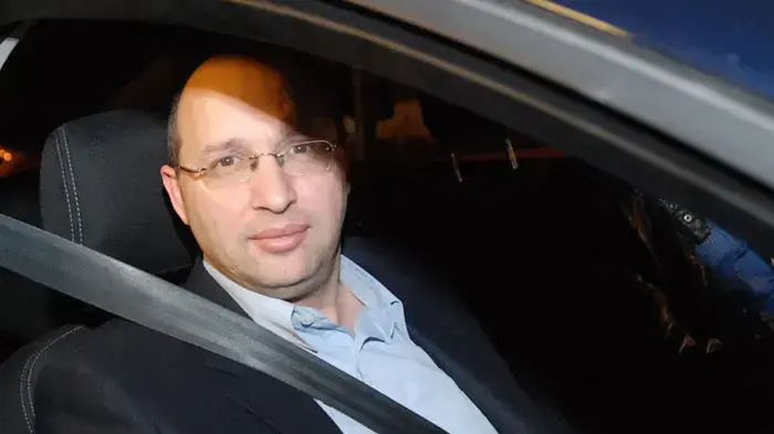 אבי ניסנקורן מגיע לפגישה של ההסתדרות והעובדים הסוציאליים בניסיון להביא לסיום שביתת העובדים הסוציאליים, מרץ 2011 אבי ניסנקורן מגיע לפגישה של ההסתדרות והעובדים הסוציאליים בניסיון להביא לסיום שביתת העובדים הסוציאליים, מרץ 2011