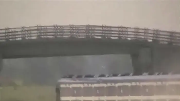 הנוסעים שנתקעו ברכבת: "אף אחד לא נתן לנו יד"