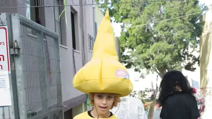 ילדים מחופשים בבית ספר "גורדון" בגבעתיים, פורים, מרץ 2011