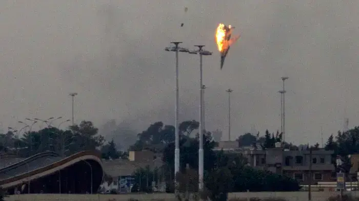 הפלת מטוס של המורדים בלוב על ידי הצבא של קדאפי, מרץ 2011 הפלת מטוס של המורדים בלוב על ידי הצבא של קדאפי, מרץ 2011